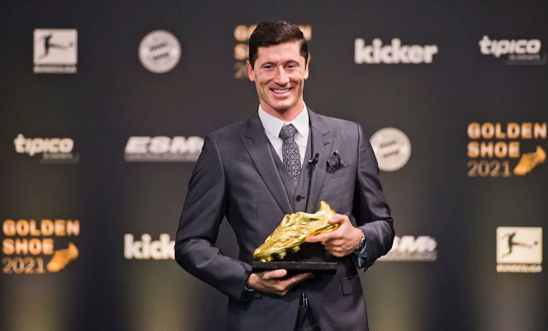 Robert Lewandowski nhận danh hiệu chiếc giày vàng Châu Âu 2 năm liên tiếp